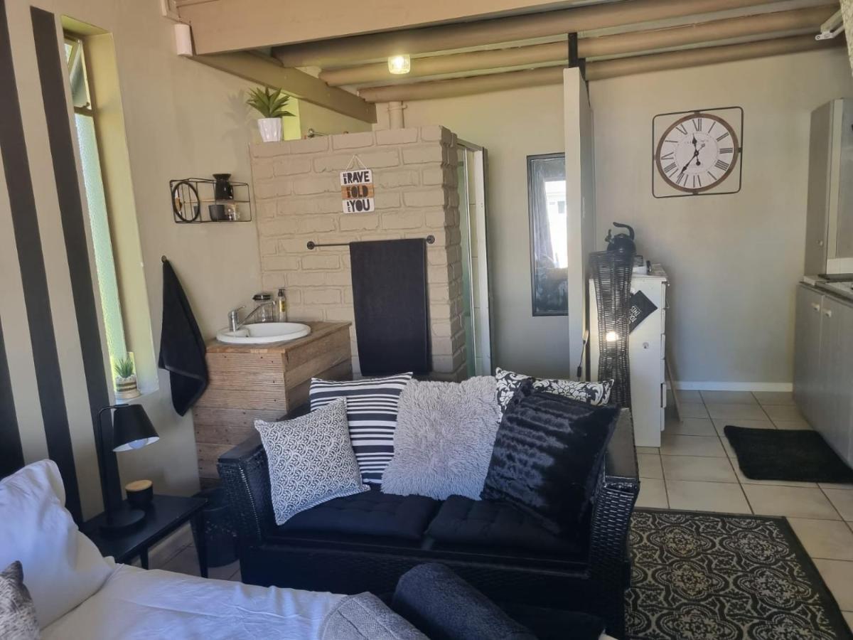 Angel 8 Airbnb Apartment 2 Робертсон Екстер'єр фото