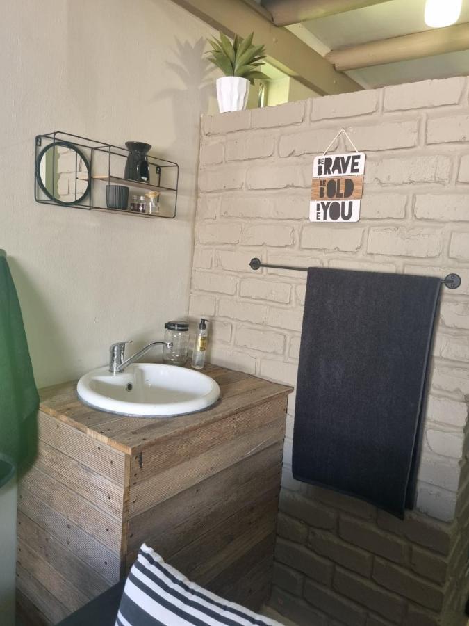 Angel 8 Airbnb Apartment 2 Робертсон Екстер'єр фото