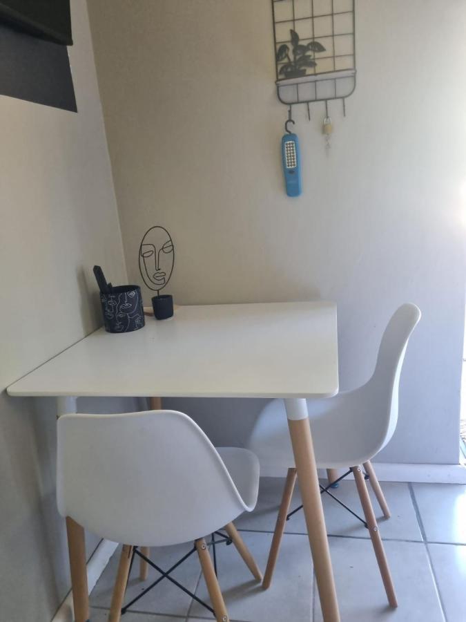 Angel 8 Airbnb Apartment 2 Робертсон Екстер'єр фото